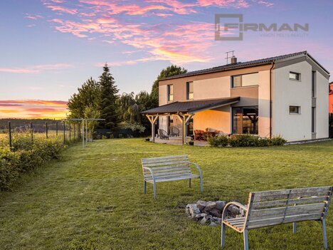 Prodej novostavby rodinného domu 5+kk 178m² na okraji Úval.
