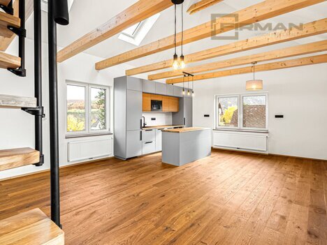 Prodej nadstandardního domu se dvěma bytovými jednotkami na Zbraslavi