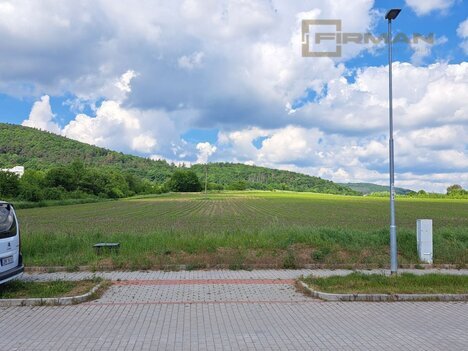 Prodej stavebního pozemku 716 m2  v Tišnově s výhledem na horu Květnici