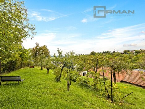 Prodej stavebního pozemku1484 m2 s výhledem na Říp v Hořeních Vinicích