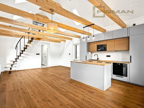 Prodej nadstandardního atypického  bytu 3kk + podkrovní místnost s parkovacím místem na Zbraslavi