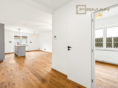 Prodej nadstandardního bytu 2kk + pracovna s parkovacím místem na Zbraslavi